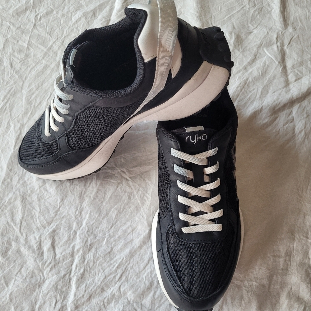 Ryka WoMen's Black and White Sneakers Size 9.5W